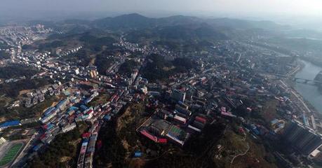 湖南邵陽市一個縣,人口約百萬,縣名和市名“雷同”了