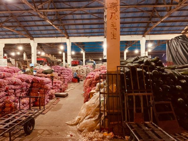 初夏入夜,邵陽(yáng)江北農(nóng)產(chǎn)品批發(fā)大市場(chǎng)掠影